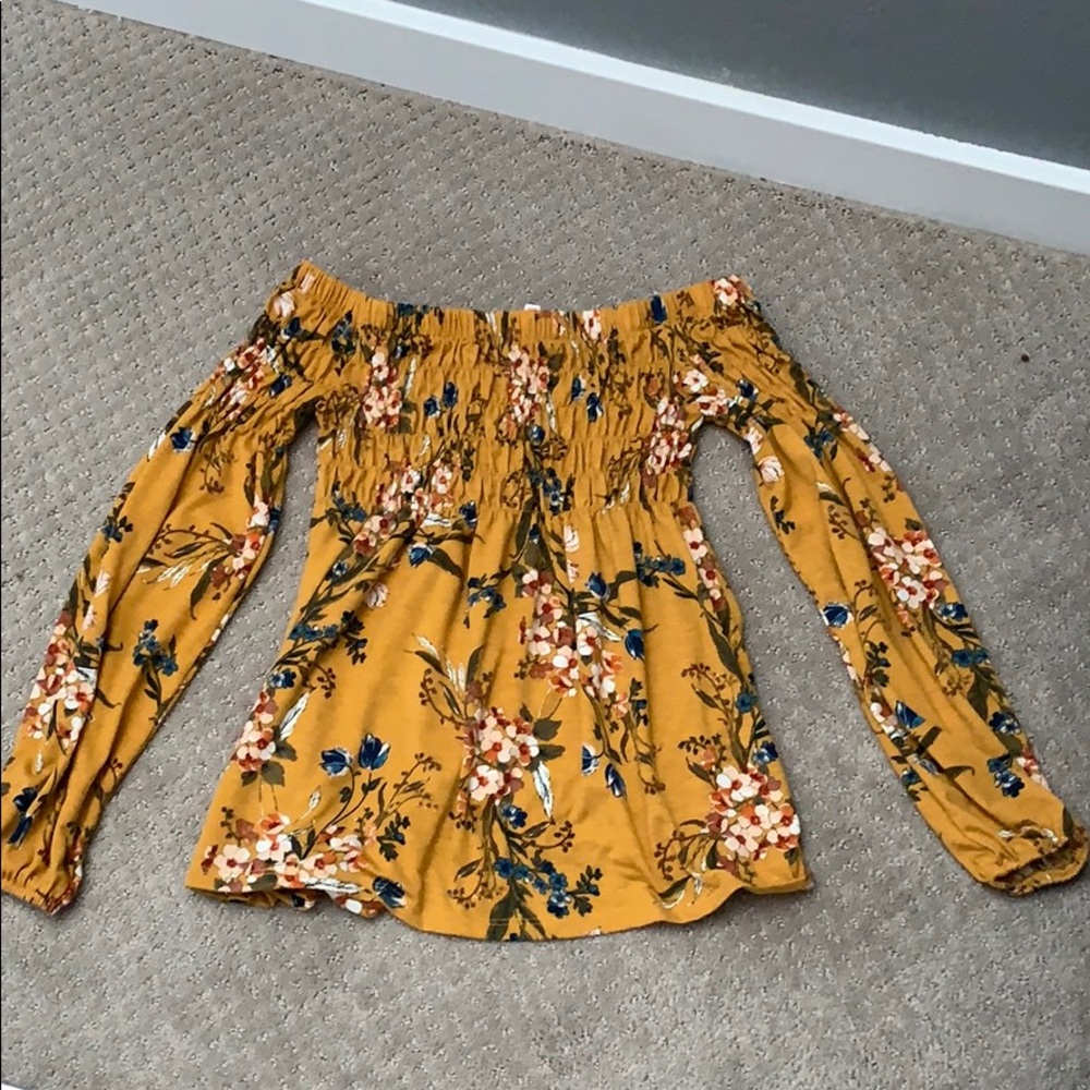 Off - shoulder long sleeve